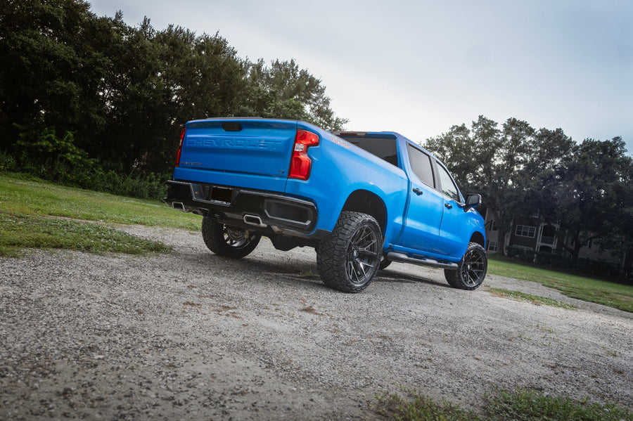 Chevy Silverado Z71 Trail Boss 4PLAY Wheels 4P40 22x10 33x12.5x22 Nitto Recon Grappler