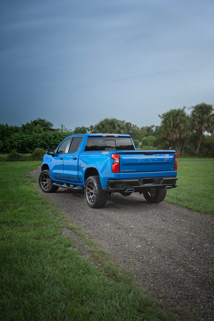 Chevy Silverado Z71 Trail Boss 4PLAY Wheels 4P40 22x10 Bronze 33x12.5x22 Nitto Ridge Grappler