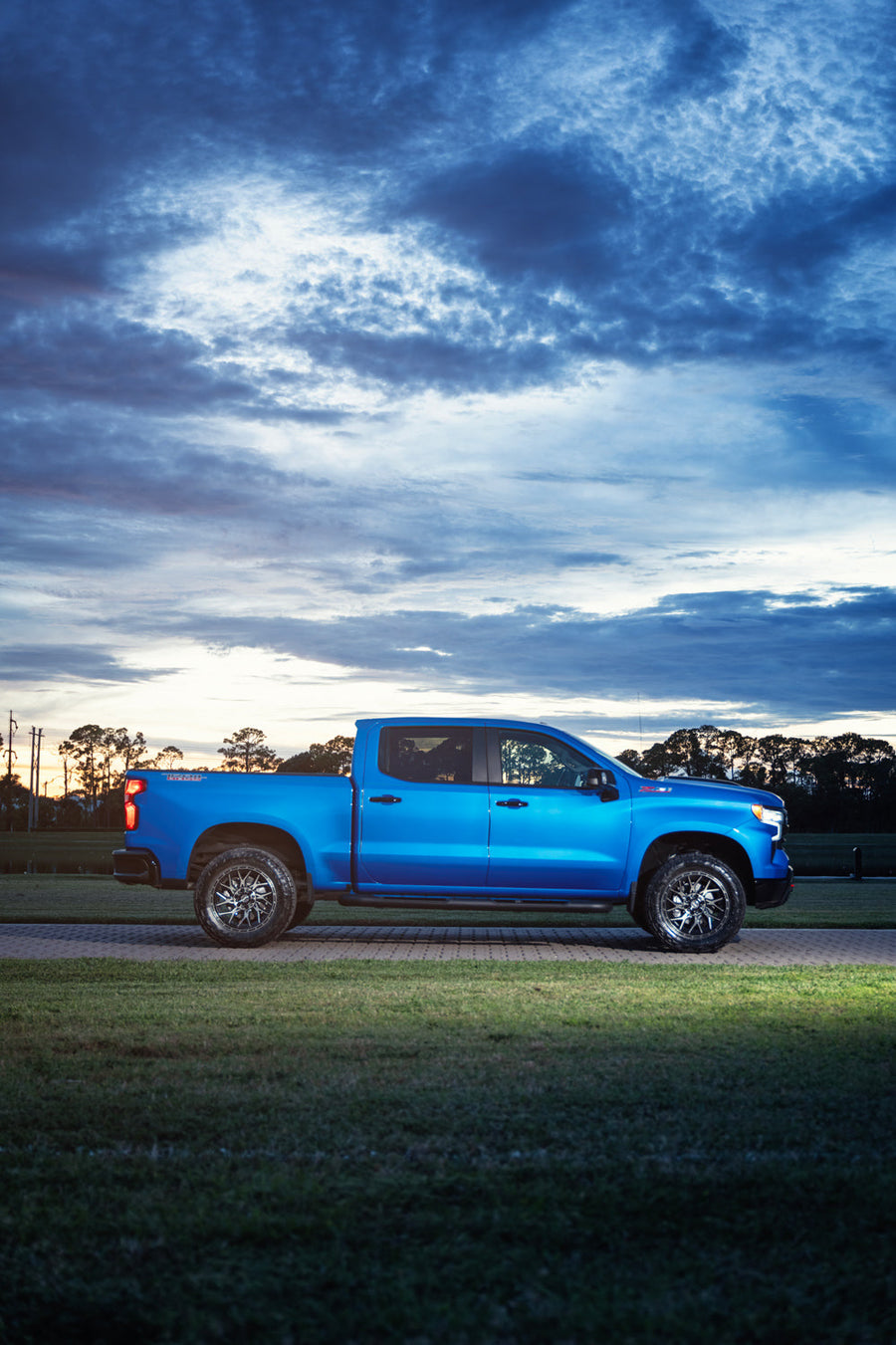 Chevy Silverado Z71 Trail Boss 4PLAY Wheels 4PL28 20x10 305x55x20 Nitto Recon Grappler