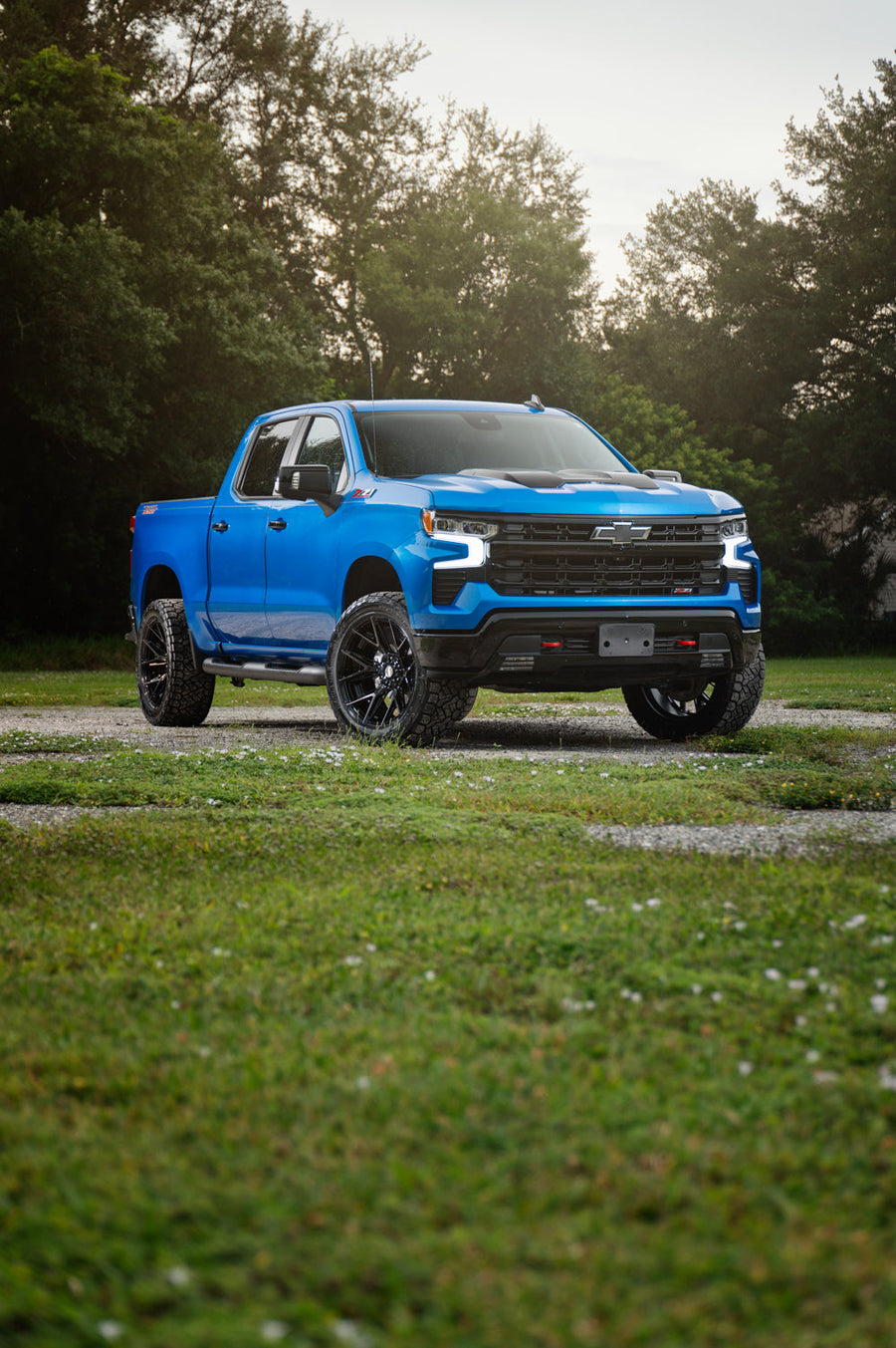 Chevy Silverado Z71 Trail Boss 4PLAY Wheels 4P40 22x10 33x12.5x22 Nitto Recon Grappler