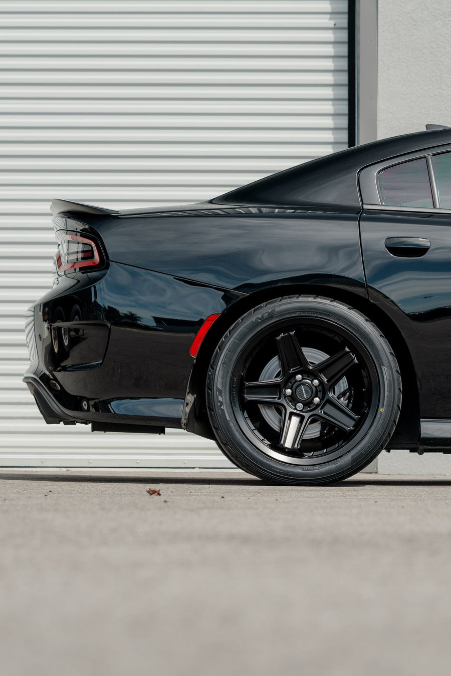 DODGE CHARGER 392 DEFIANT WHEELS DF07 20X9.5 FRONT 20X10.5 REAR NITTO NT05 275X40X20 FRONT 315X35X20 REAR TIRES STOCK SUSPENSION