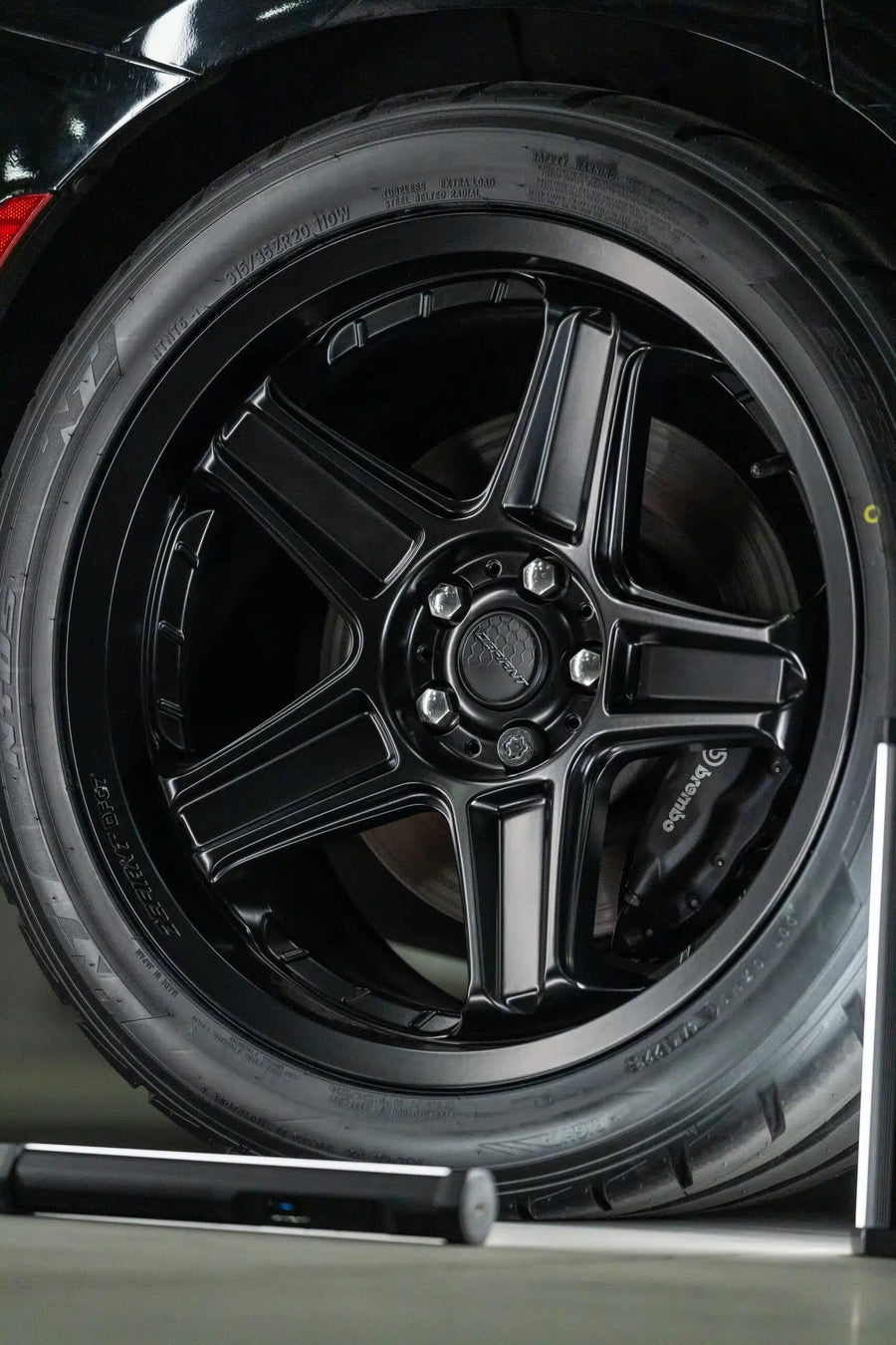 DODGE CHARGER 392 DEFIANT WHEELS DF07 20X9.5 FRONT 20X10.5 REAR NITTO NT05 275X40X20 FRONT 315X35X20 REAR TIRES STOCK SUSPENSION