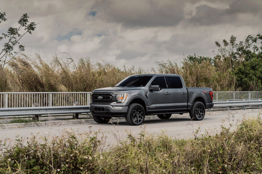FORD F150 4PLAY WHEELS 4P06 22X9 285X45X22 FALKEN TIRES 2 INCH FRONT LEVEL SUSPENSION 4P PLUS FITMENT ORIGINAL FORMAT