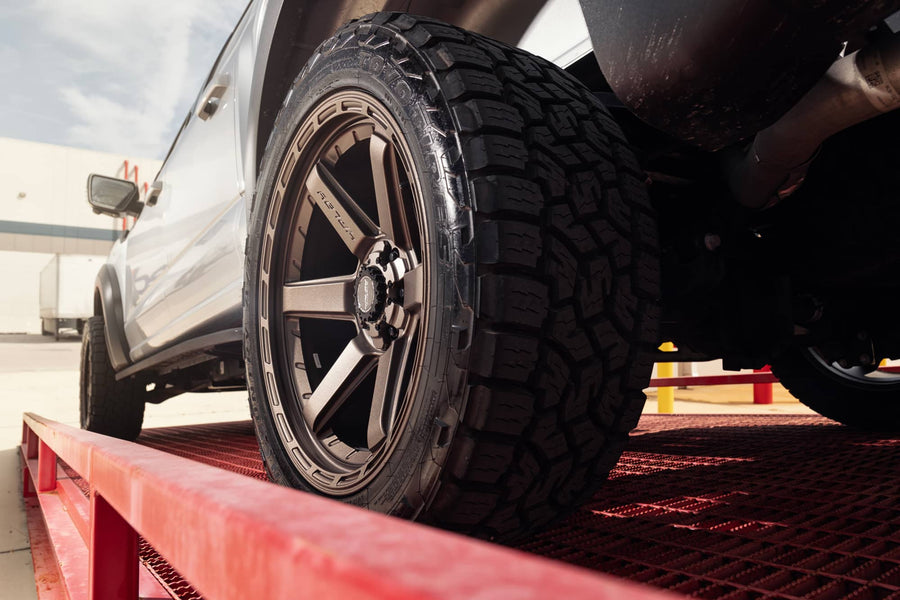 FORD F150 RAPTOR 4PLAY WHEELS 4P63 BRONZE 22X10 33X12.5X22 TOYO TIRE STOCK SUSPENSION