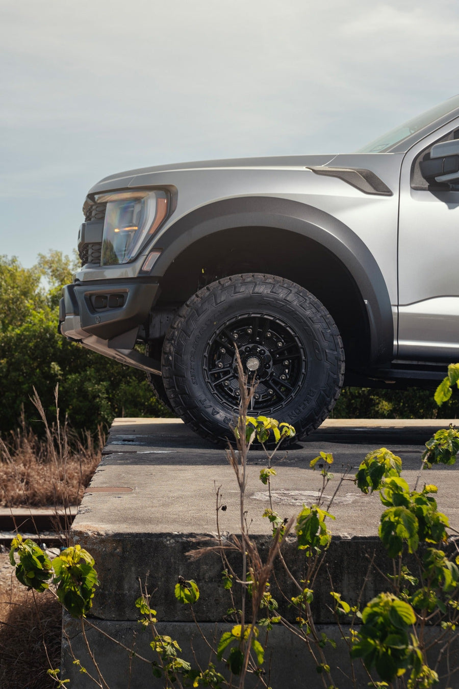FORD F150 RAPTOR 4PLAY WHEELS 4PS01 17X9 33X12.5X17 NITTO TIRE STOCK SUSPENSION