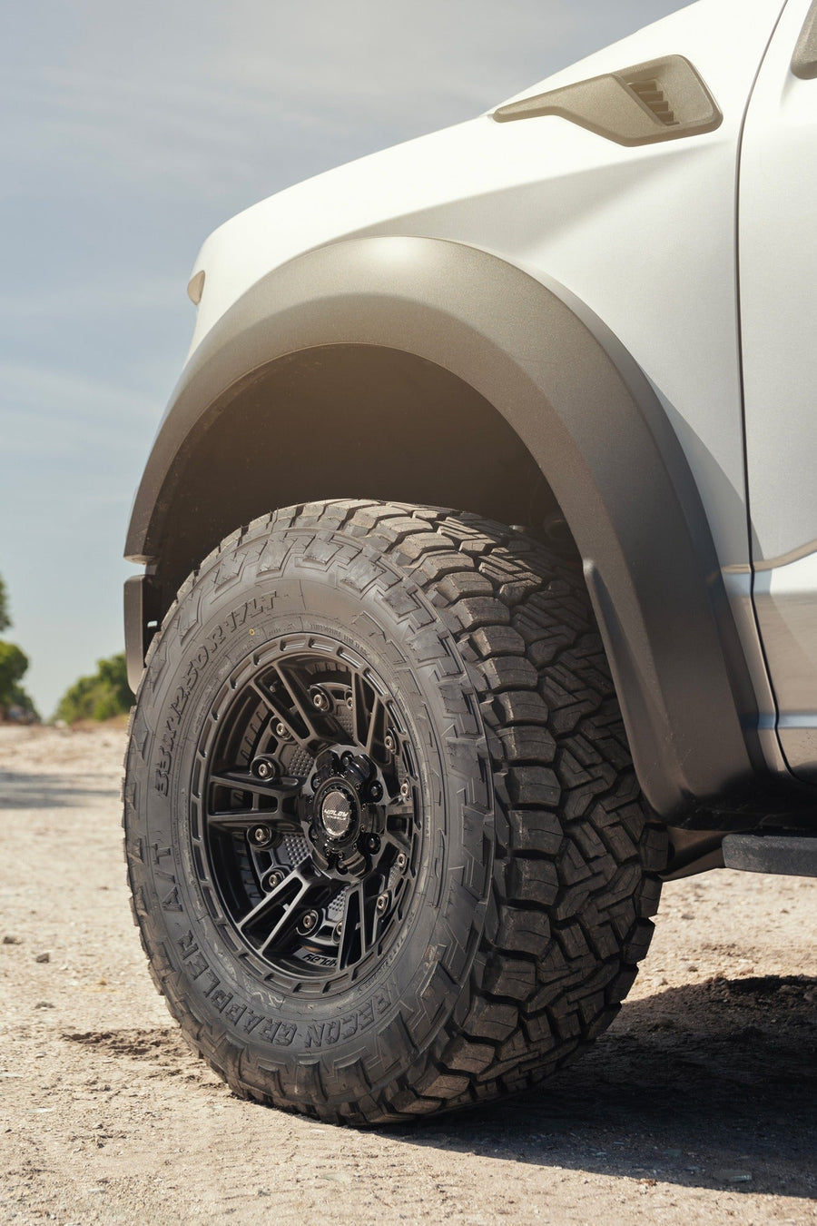 FORD F150 RAPTOR 4PLAY WHEELS 4PS01 17X9 33X12.5X17 NITTO TIRE STOCK SUSPENSION