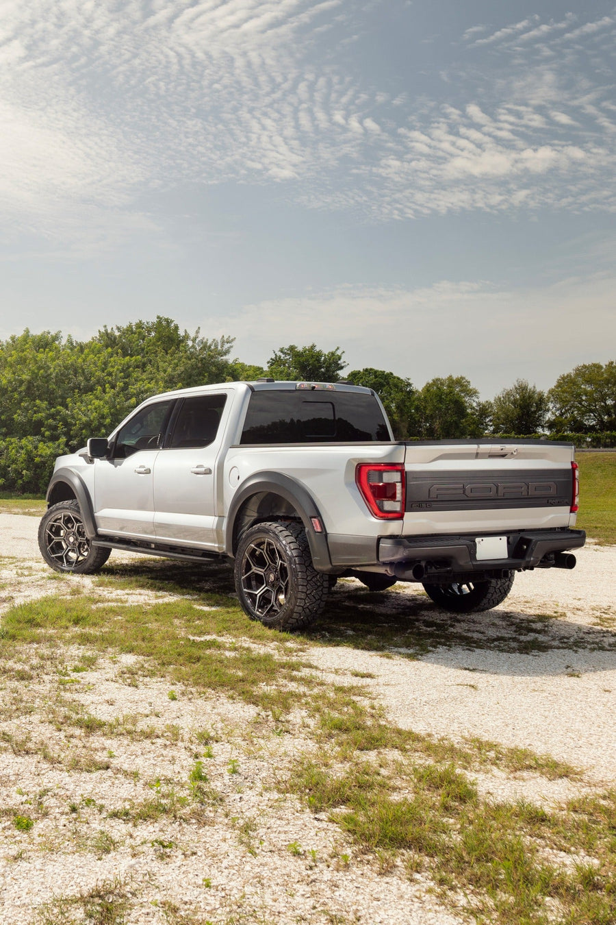 FORD F150 RAPTOR 4PLAY WHEELS 4PS26 22X10 33X12.5X22 NITTO TIRE STOCK SUSPENSION