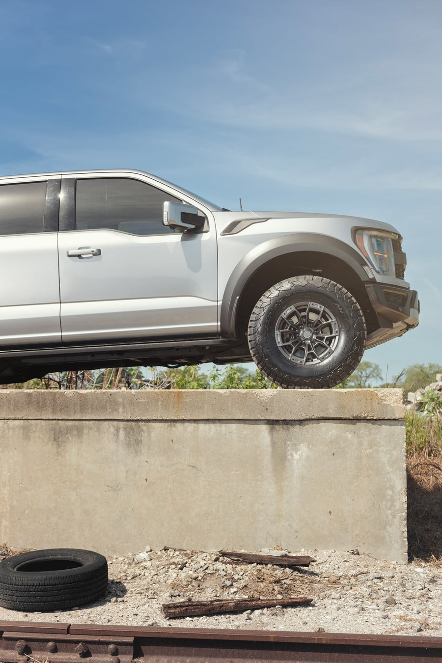 FORD F150 RAPTOR F150 DEFIANT WHEELS DF04 17X9 35X12.5X17 BF GOODRICH TIRE STOCK SUSPENSION