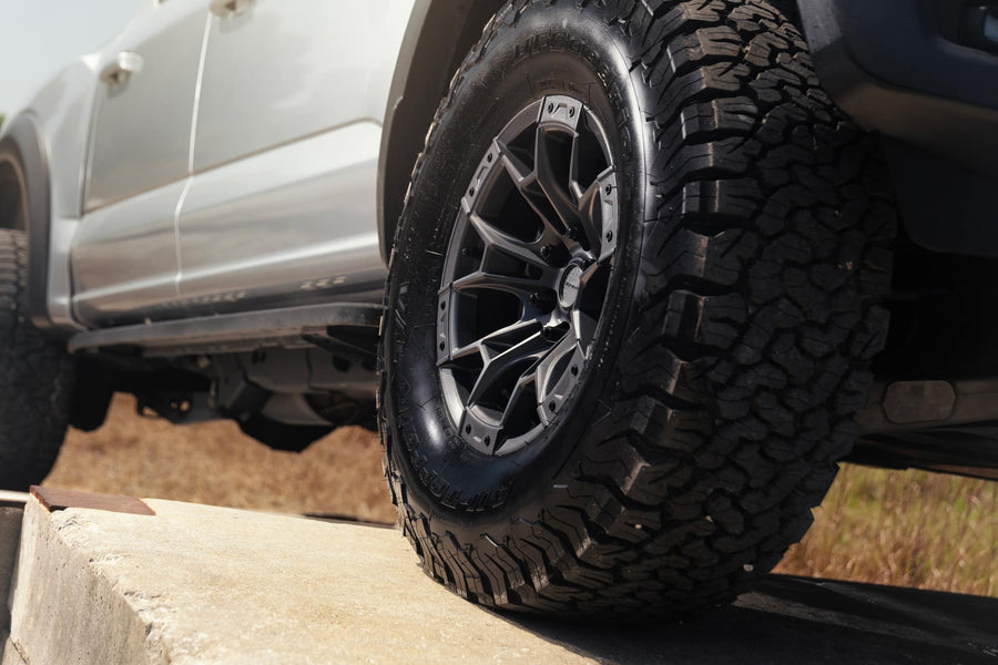FORD F150 RAPTOR F150 DEFIANT WHEELS DF04 17X9 35X12.5X17 BF GOODRICH TIRE STOCK SUSPENSION