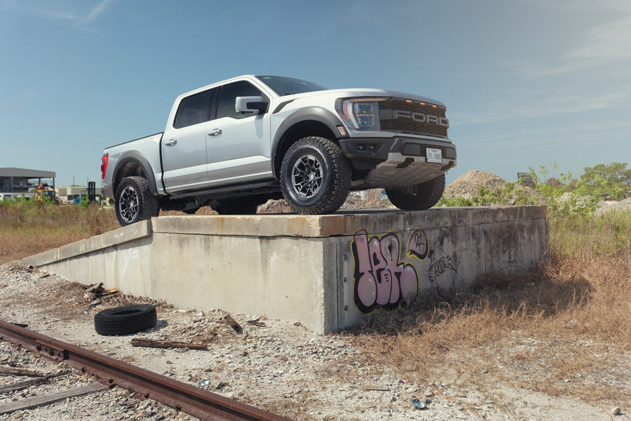FORD F150 RAPTOR F150 DEFIANT WHEELS DF04 17X9 35X12.5X17 BF GOODRICH TIRE STOCK SUSPENSION