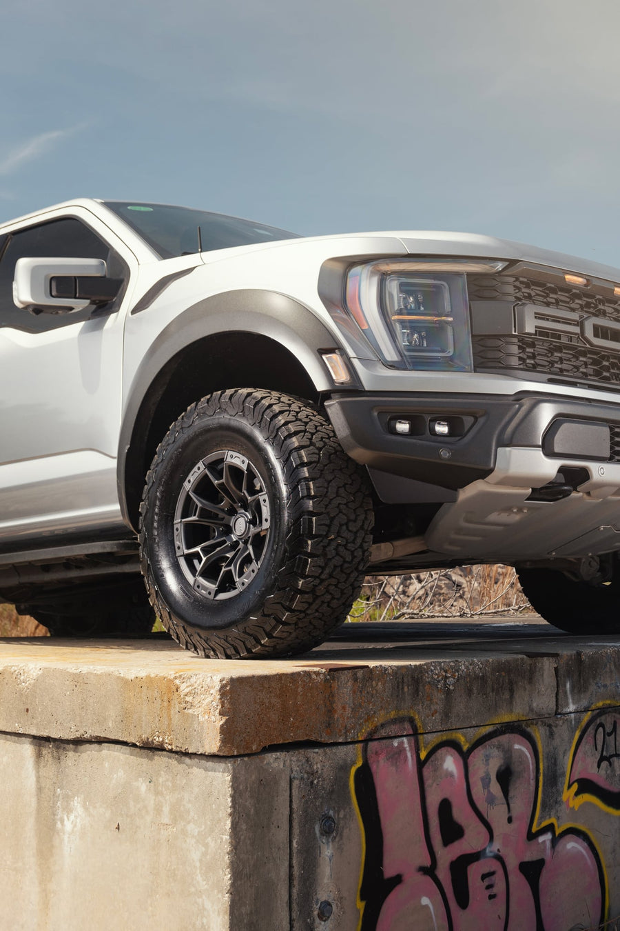 FORD F150 RAPTOR F150 DEFIANT WHEELS DF04 17X9 35X12.5X17 BF GOODRICH TIRE STOCK SUSPENSION