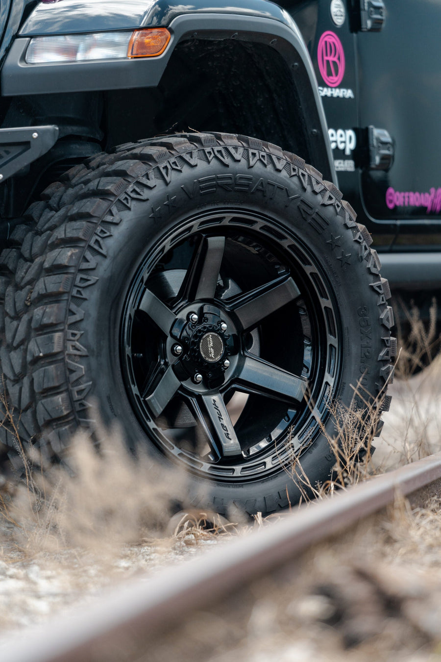FOXY GINGER JEEP GIRL JEEP WRANGLER RUBICON 4PLAY WHEELS 20X10 4P63