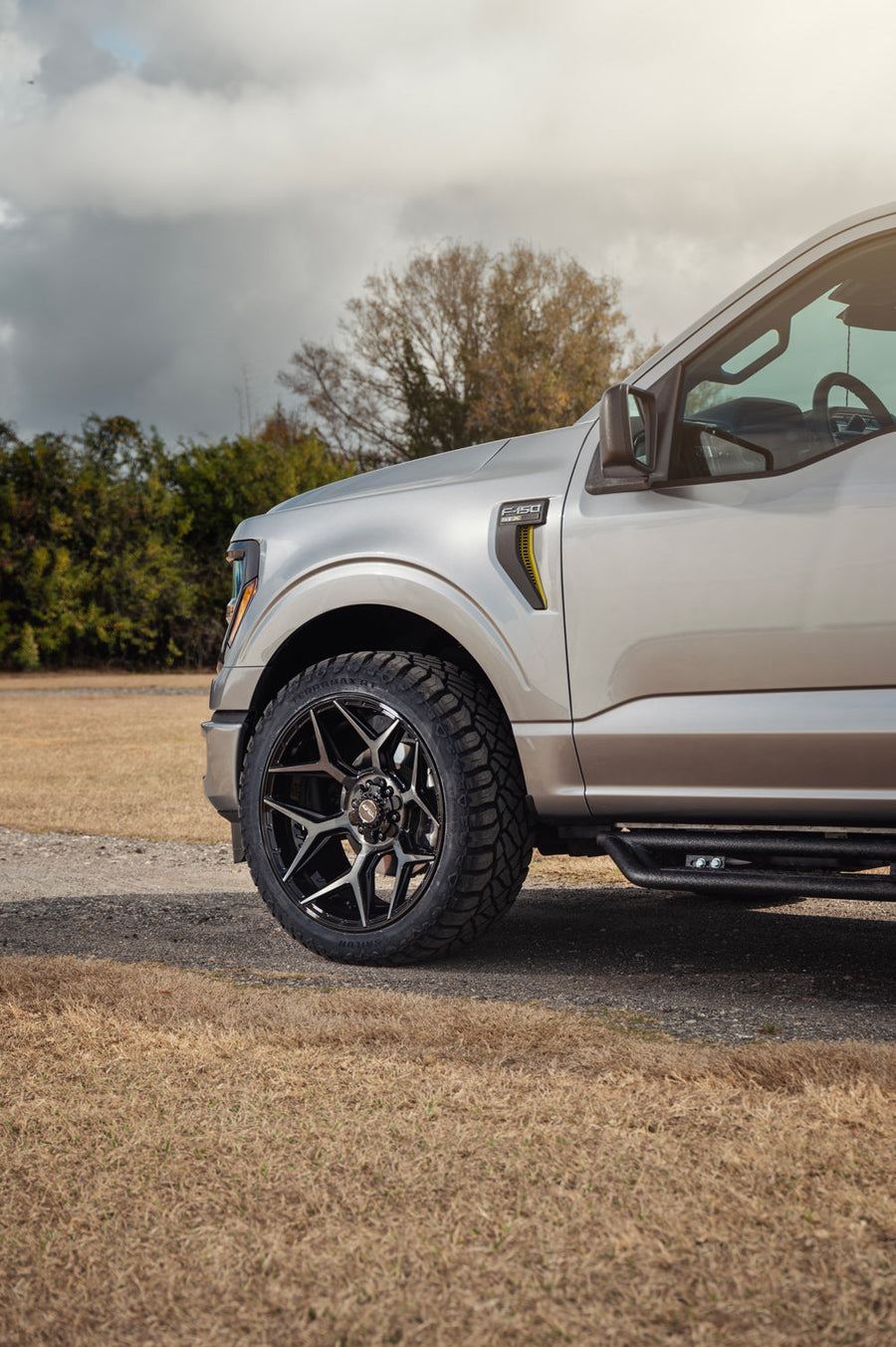 Ford F150 4PLAY Wheels 4P06 22x10 285x45x22 Sailun Terramax RT Tires