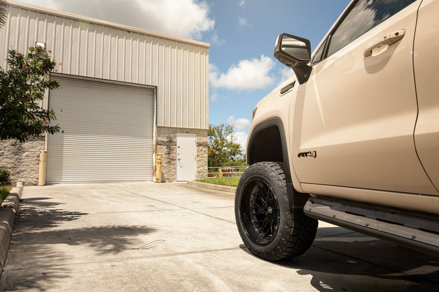 GMC Sierra AT4 4PLAY Wheels Gloss Black 4PL28 22x12 35x12.5x22 Toyo Tires 662 Customs