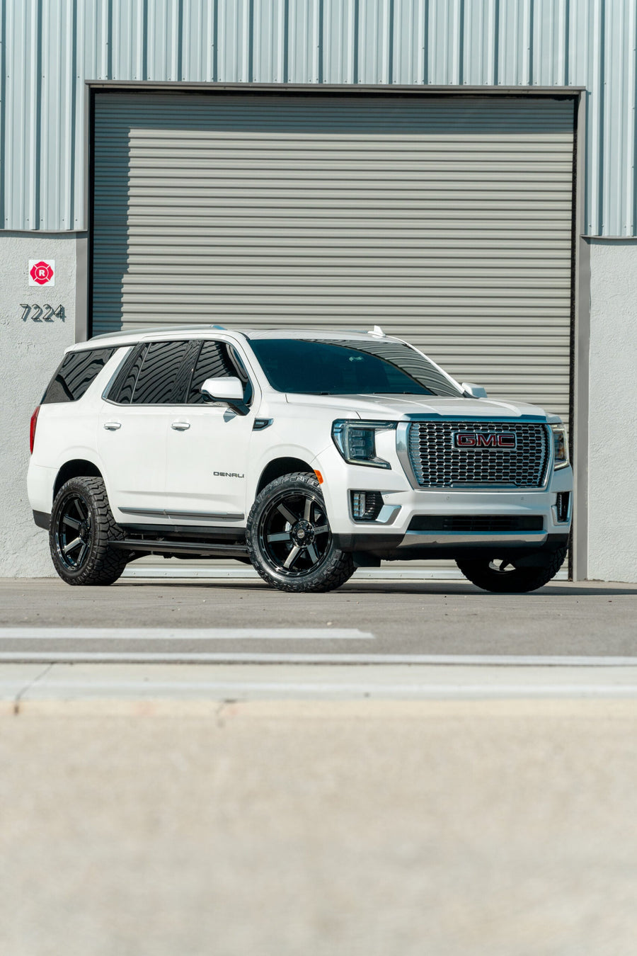 GMC YUKON DENALI 4PLAY WHEELS 4P63 22X10 285_50_22 TIRES NO LIFT