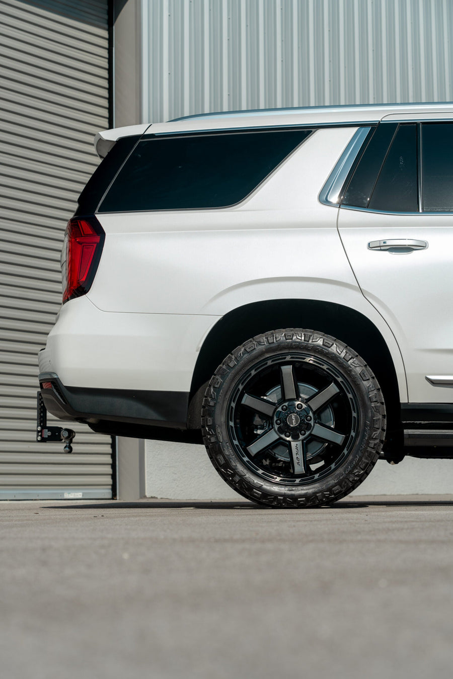 GMC YUKON DENALI 4PLAY WHEELS 4P63 22X10 285_50_22 TIRES NO LIFT