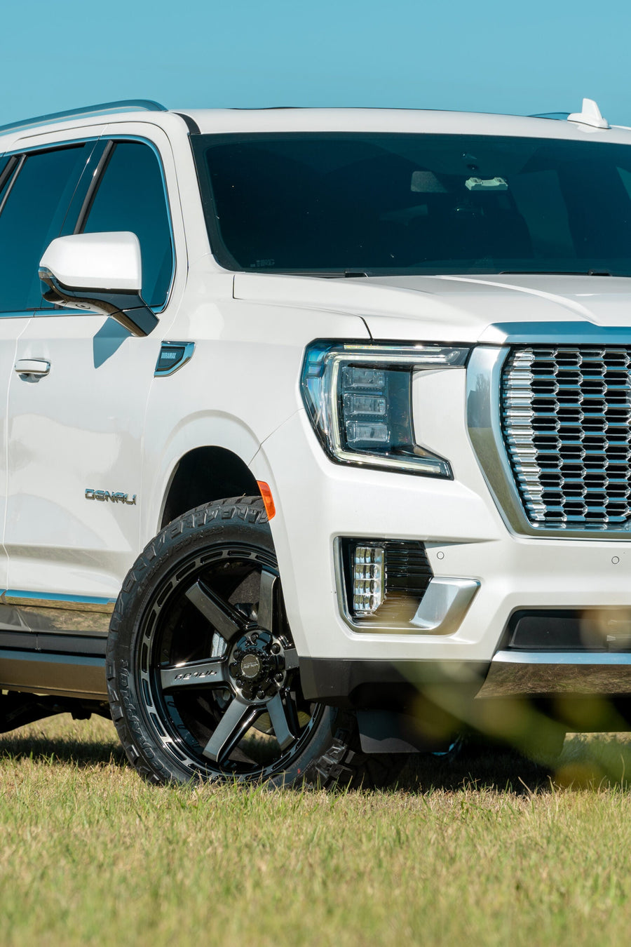 GMC YUKON DENALI 4PLAY WHEELS 4P63 22X10 285_50_22 TIRES NO LIFT