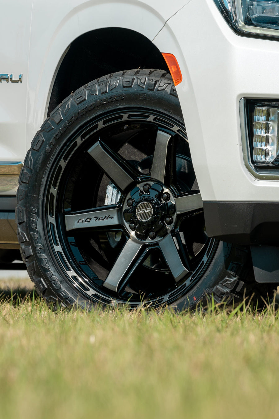 GMC YUKON DENALI 4PLAY WHEELS 4P63 22X10 285_50_22 TIRES NO LIFT