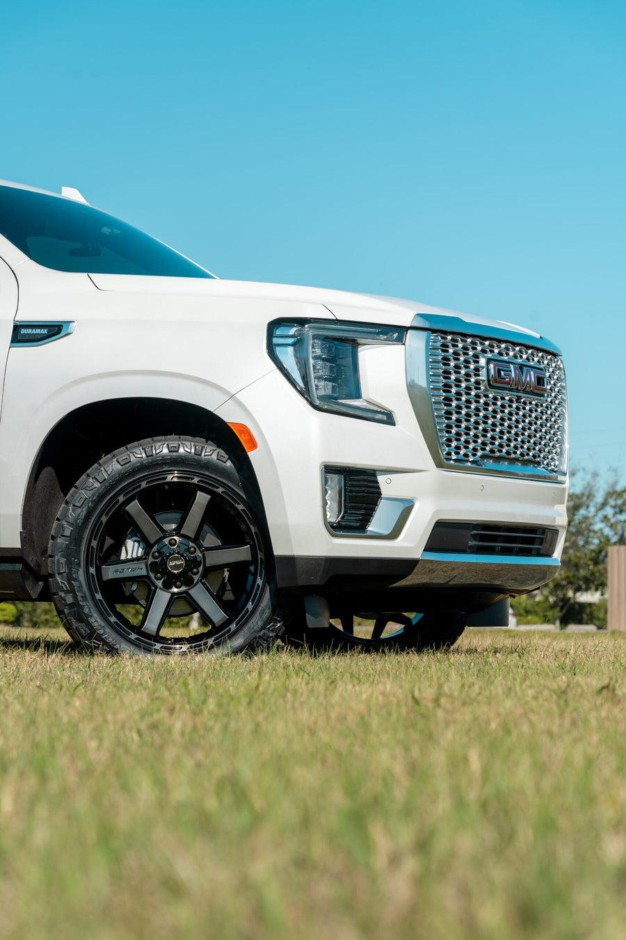 GMC YUKON DENALI 4PLAY WHEELS 4P63 22X10 285_50_22 TIRES NO LIFT