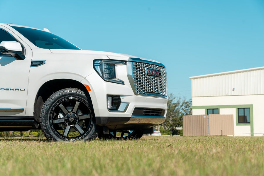GMC YUKON DENALI 4PLAY WHEELS 4P63 22X10 285_50_22 TIRES NO LIFT