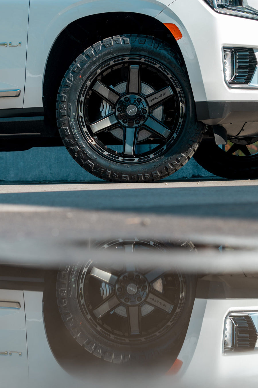 GMC YUKON DENALI 4PLAY WHEELS 4P63 22X10 285_50_22 TIRES NO LIFT