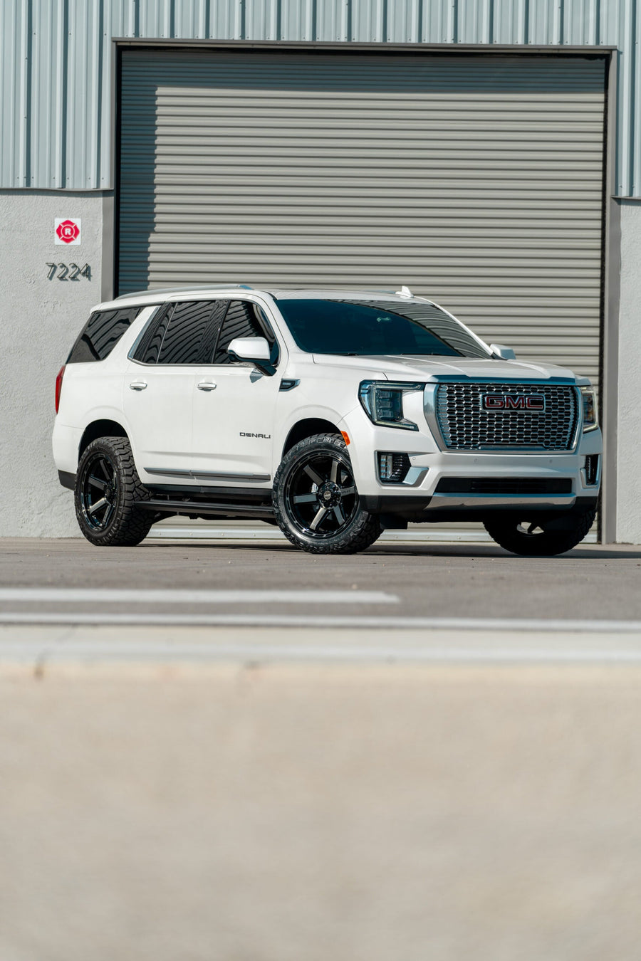 GMC YUKON DENALI 4PLAY WHEELS 4P63 22X10 285_50_22 TIRES NO LIFT