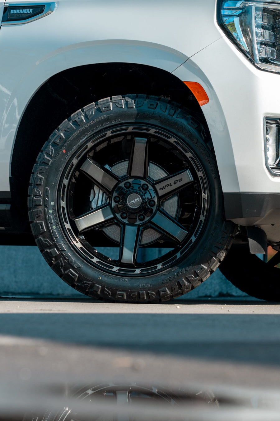 GMC YUKON DENALI 4PLAY WHEELS 4P63 22X10 285_50_22 TIRES NO LIFT