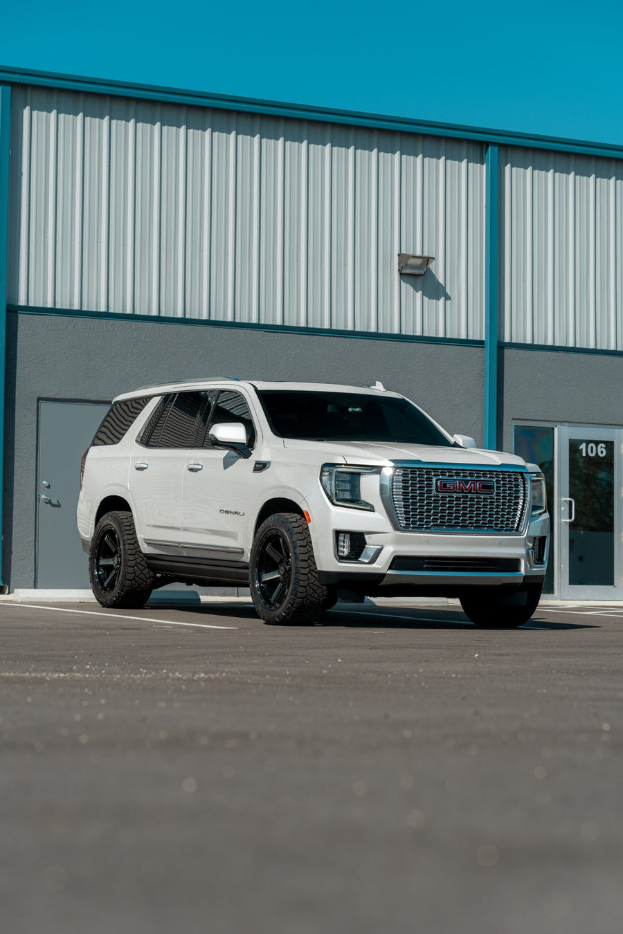 GMC YUKON DENALI 4PLAY WHEELS 4P63 22X10 285_50_22 TIRES NO LIFT