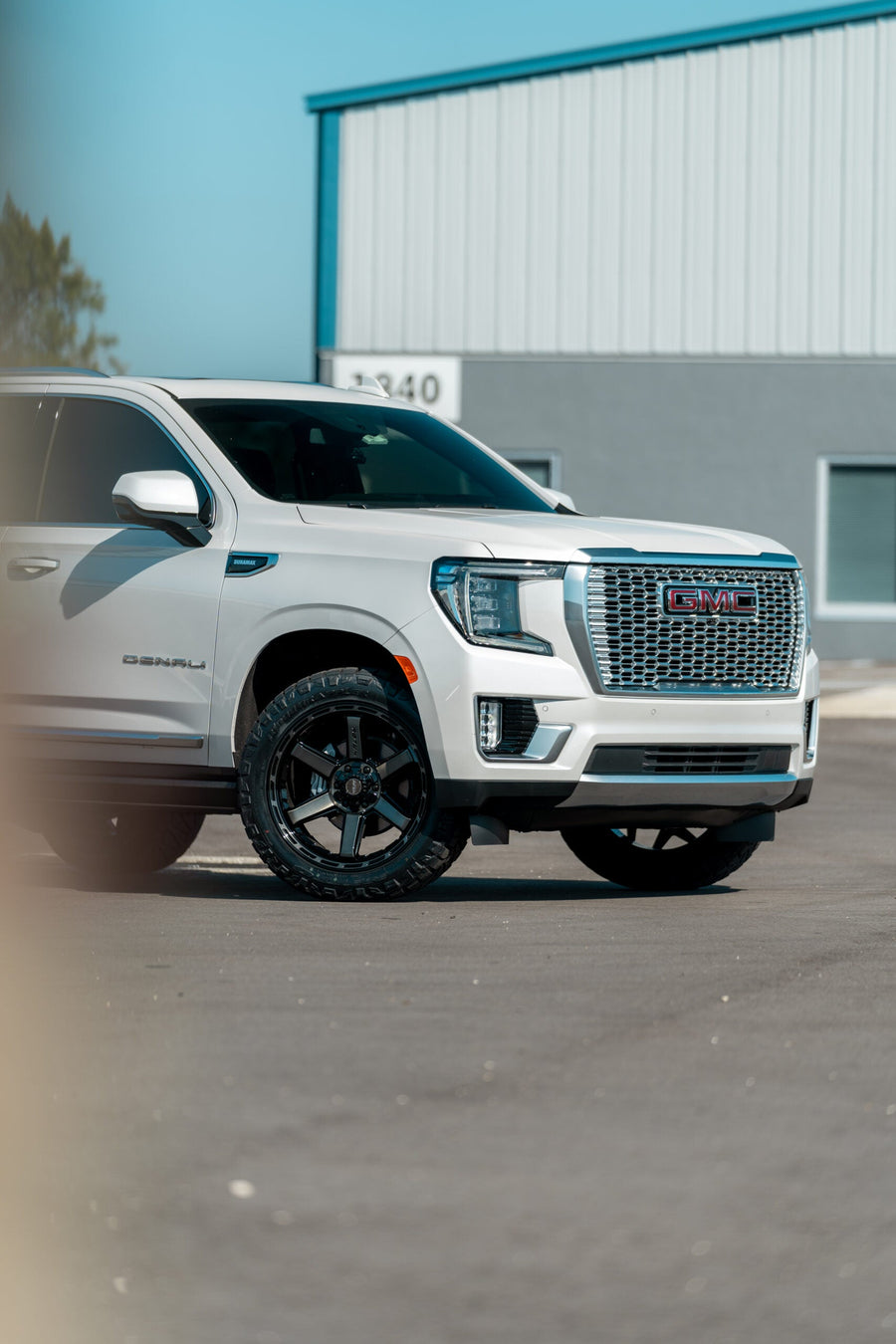 GMC YUKON DENALI 4PLAY WHEELS 4P63 22X10 285_50_22 TIRES NO LIFT