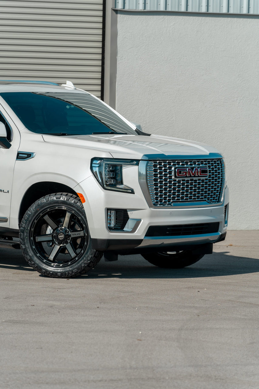 GMC YUKON DENALI 4PLAY WHEELS 4P63 22X10 285_50_22 TIRES NO LIFT