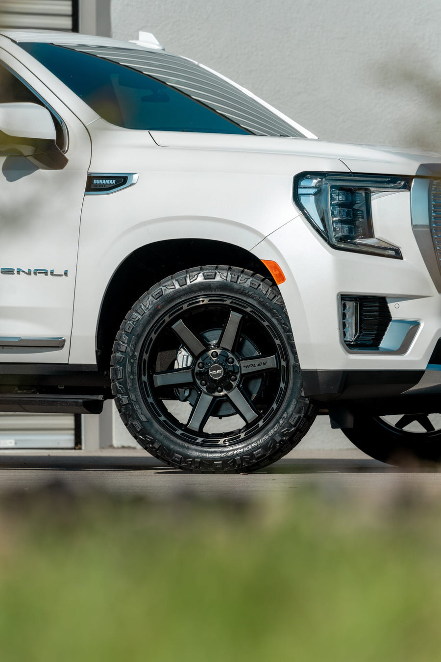 GMC YUKON DENALI 4PLAY WHEELS 4P63 22X10 285_50_22 TIRES NO LIFT