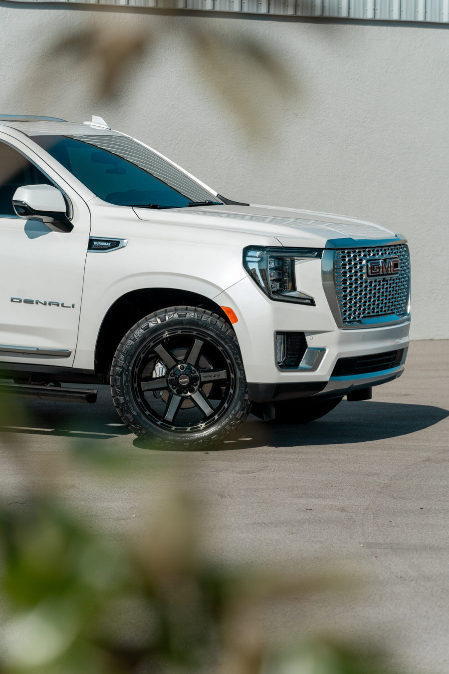 GMC YUKON DENALI 4PLAY WHEELS 4P63 22X10 285_50_22 TIRES NO LIFT