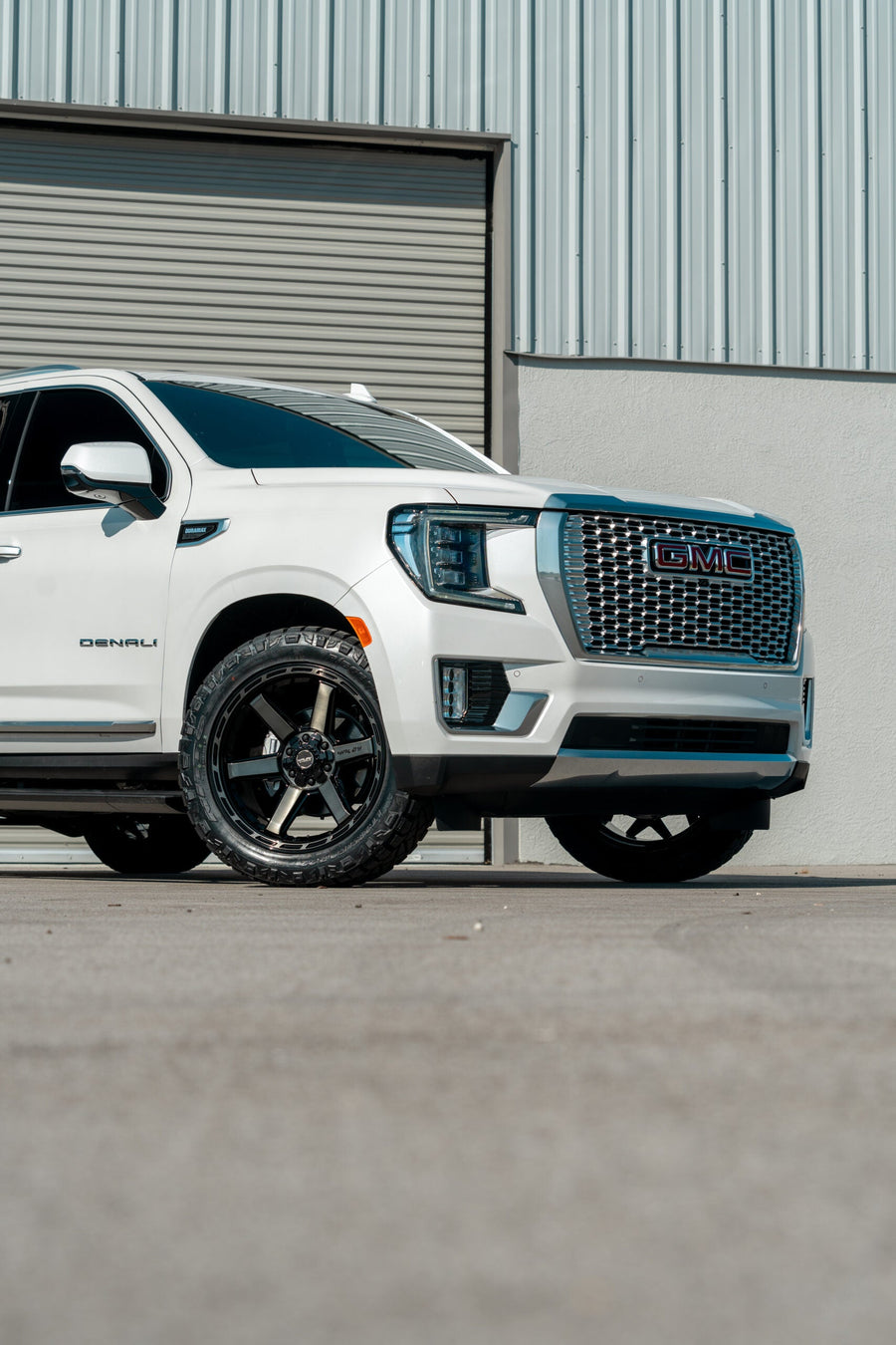 GMC YUKON DENALI 4PLAY WHEELS 4P63 22X10 285_50_22 TIRES NO LIFT