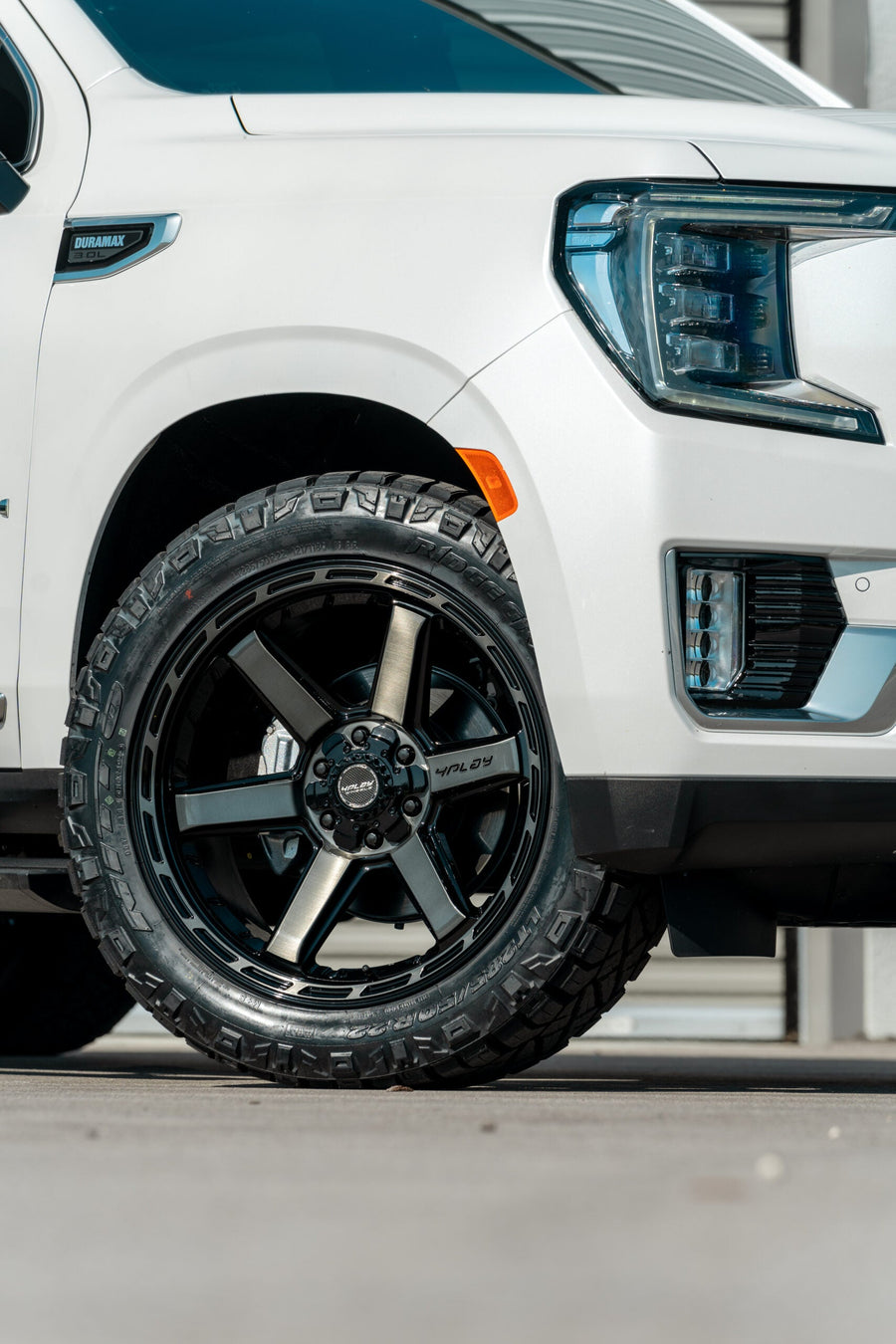 GMC YUKON DENALI 4PLAY WHEELS 4P63 22X10 285_50_22 TIRES NO LIFT