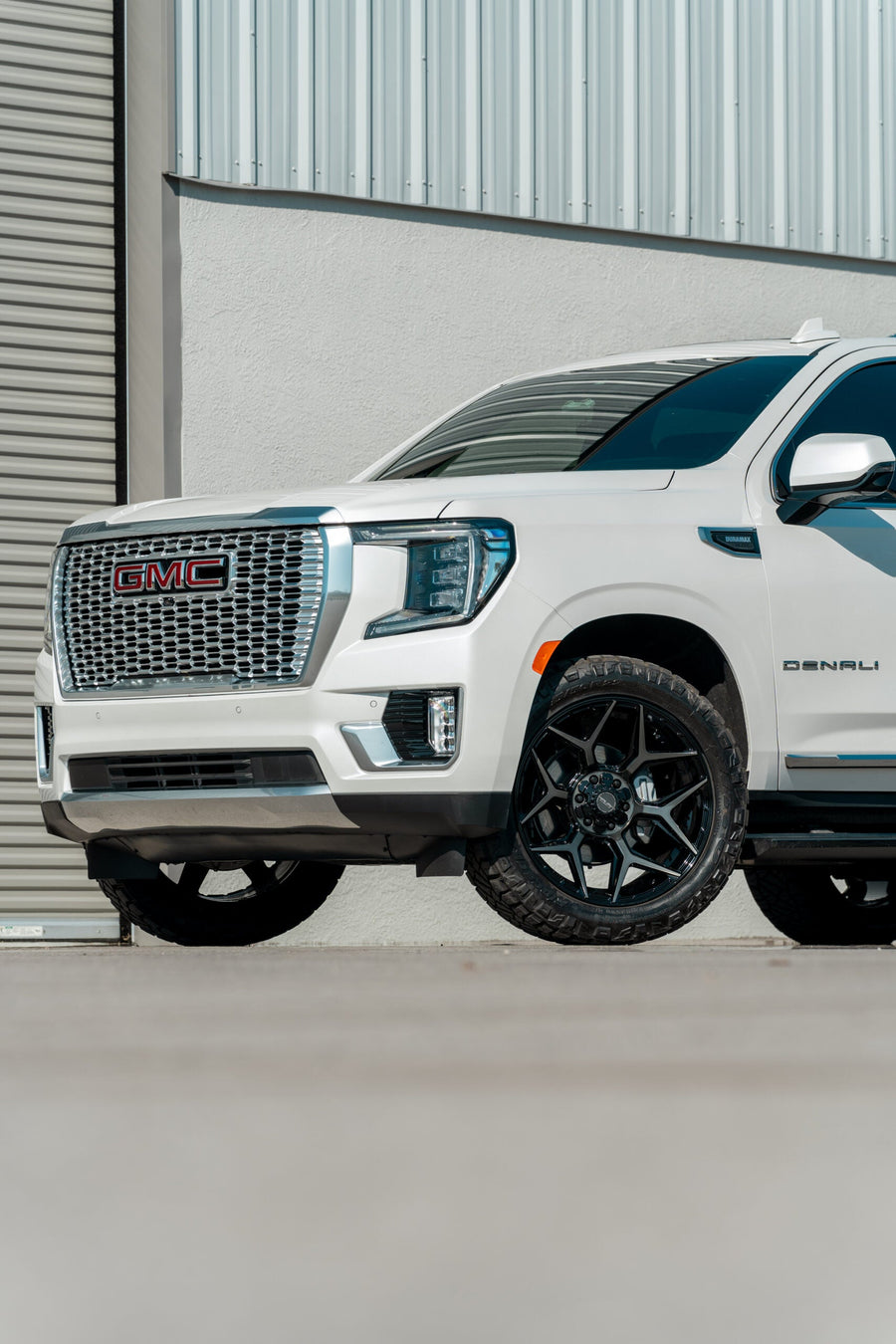 GMC YUKON DENALI 4PLAY WHEELS 4P06 22X10 285_50_22 TIRES NO LIFT
