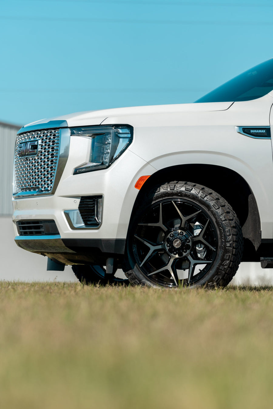 GMC YUKON DENALI 4PLAY WHEELS 4P06 22X10 285_50_22 TIRES NO LIFT