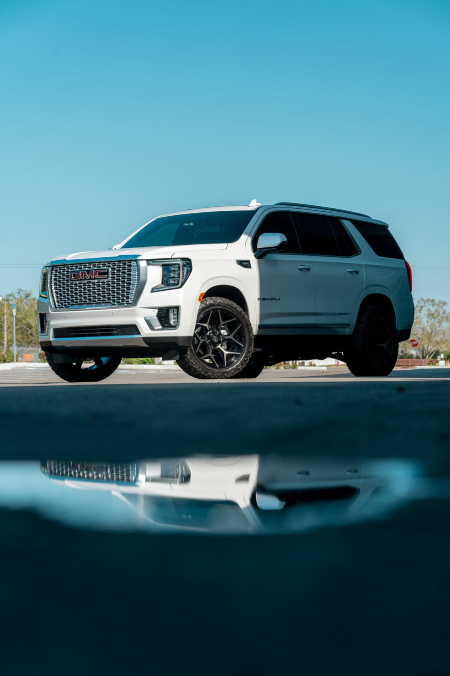 GMC YUKON DENALI 4PLAY WHEELS 4P06 22X10 285_50_22 TIRES NO LIFT
