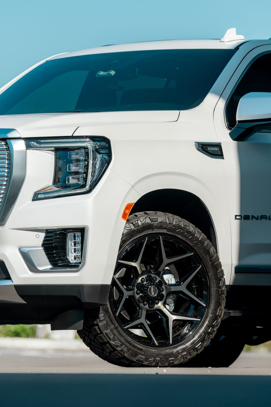 GMC YUKON DENALI 4PLAY WHEELS 4P06 22X10 285_50_22 TIRES NO LIFT