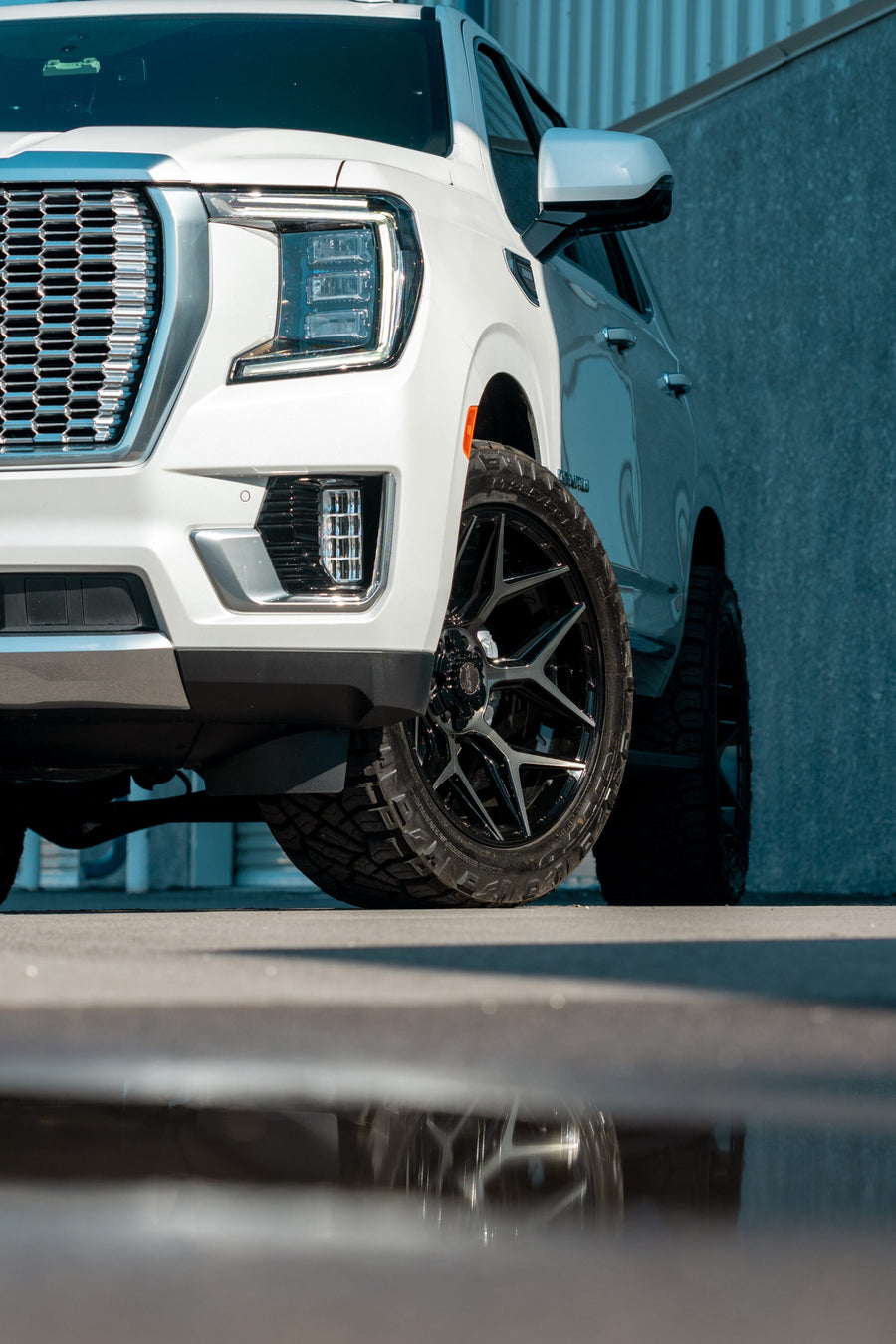 GMC YUKON DENALI 4PLAY WHEELS 4P06 22X10 285_50_22 TIRES NO LIFT