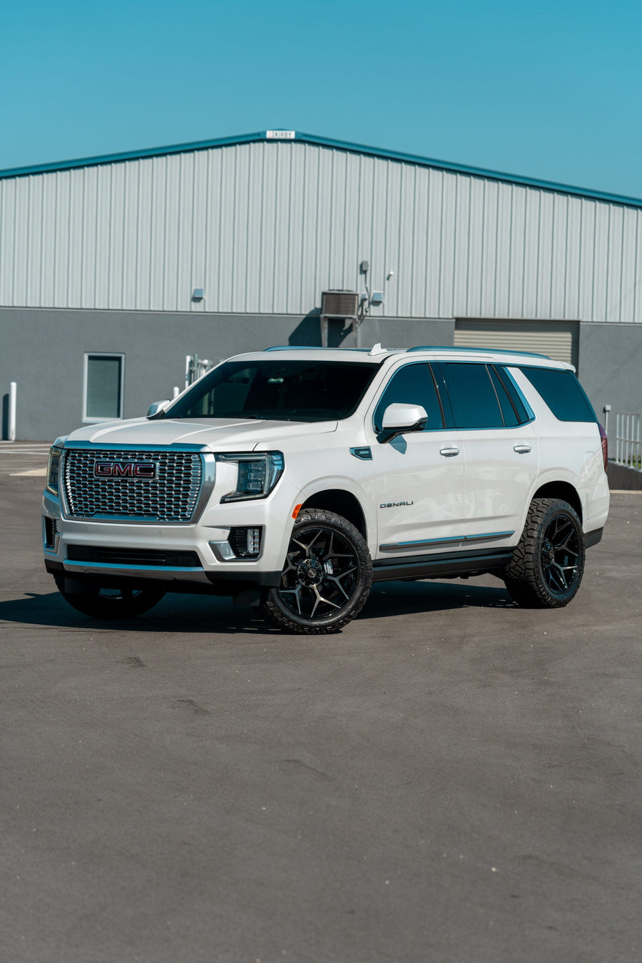 GMC YUKON DENALI 4PLAY WHEELS 4P06 22X10 285_50_22 TIRES NO LIFT
