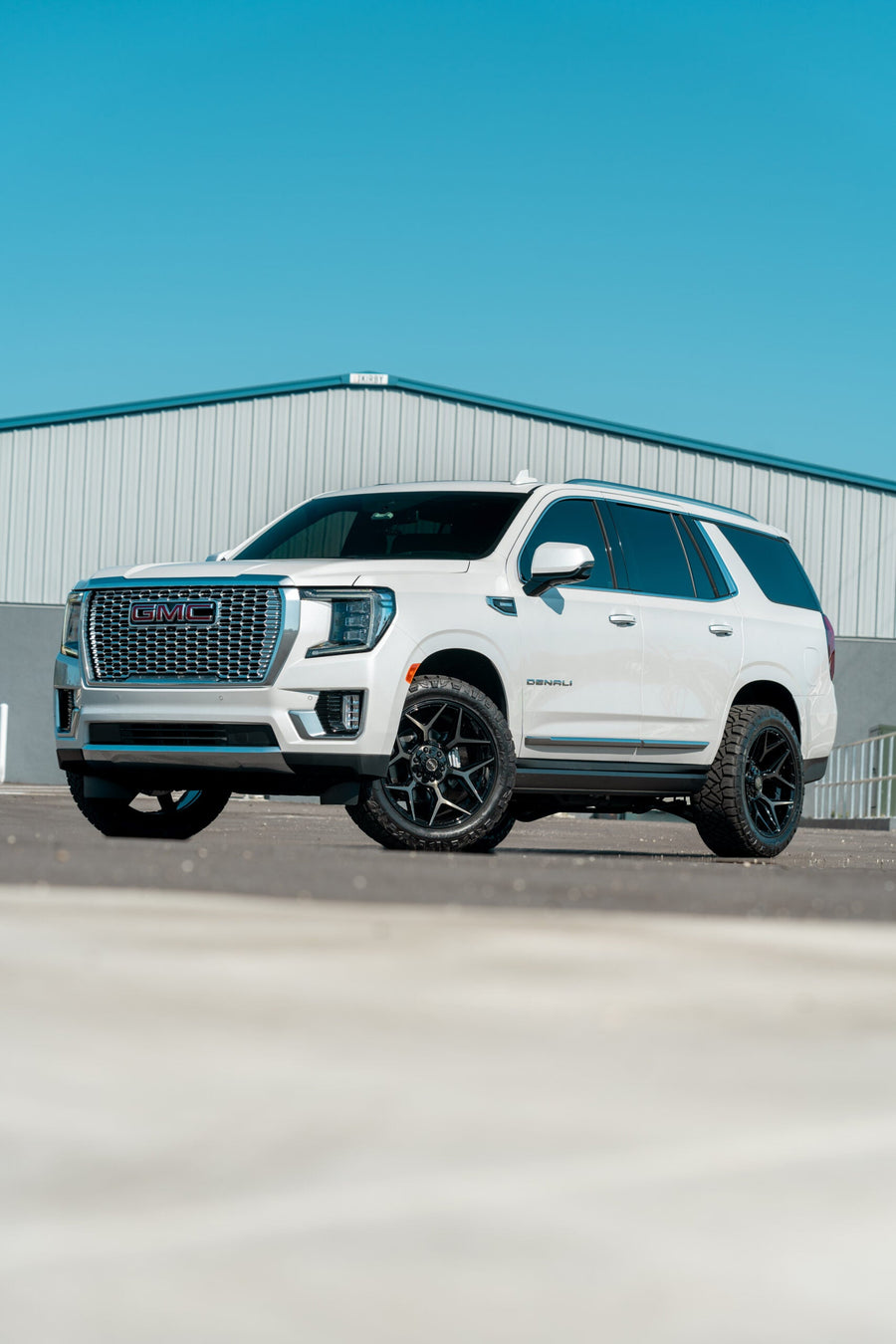 GMC YUKON DENALI 4PLAY WHEELS 4P06 22X10 285_50_22 TIRES NO LIFT