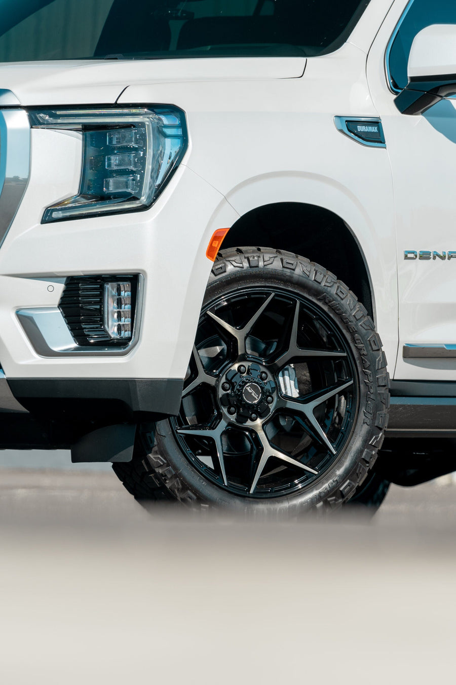 GMC YUKON DENALI 4PLAY WHEELS 4P06 22X10 285_50_22 TIRES NO LIFT