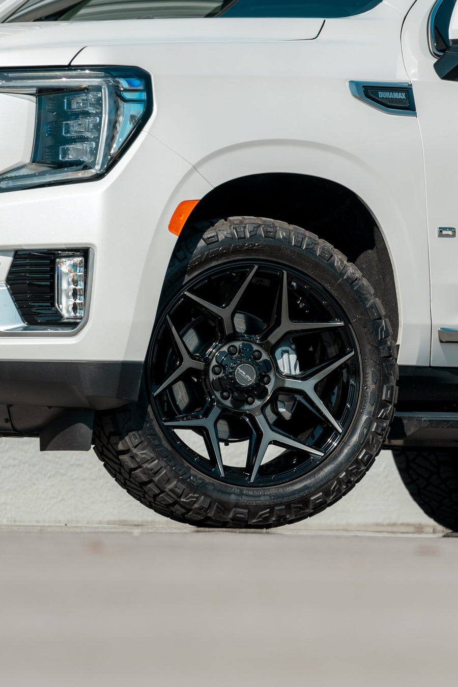GMC YUKON DENALI 4PLAY WHEELS 4P06 22X10 285_50_22 TIRES NO LIFT