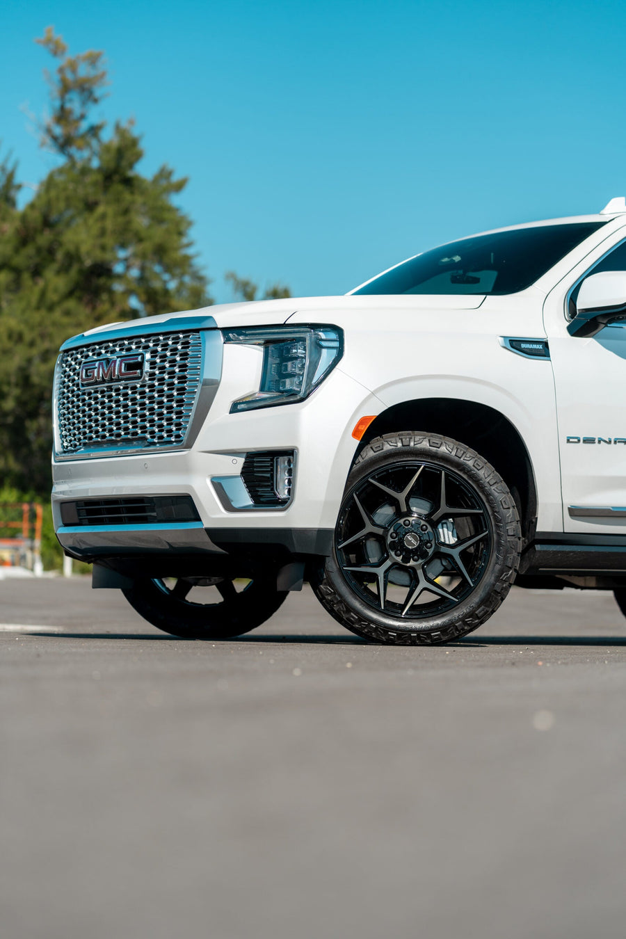 GMC YUKON DENALI 4PLAY WHEELS 4P06 22X10 285_50_22 TIRES NO LIFT