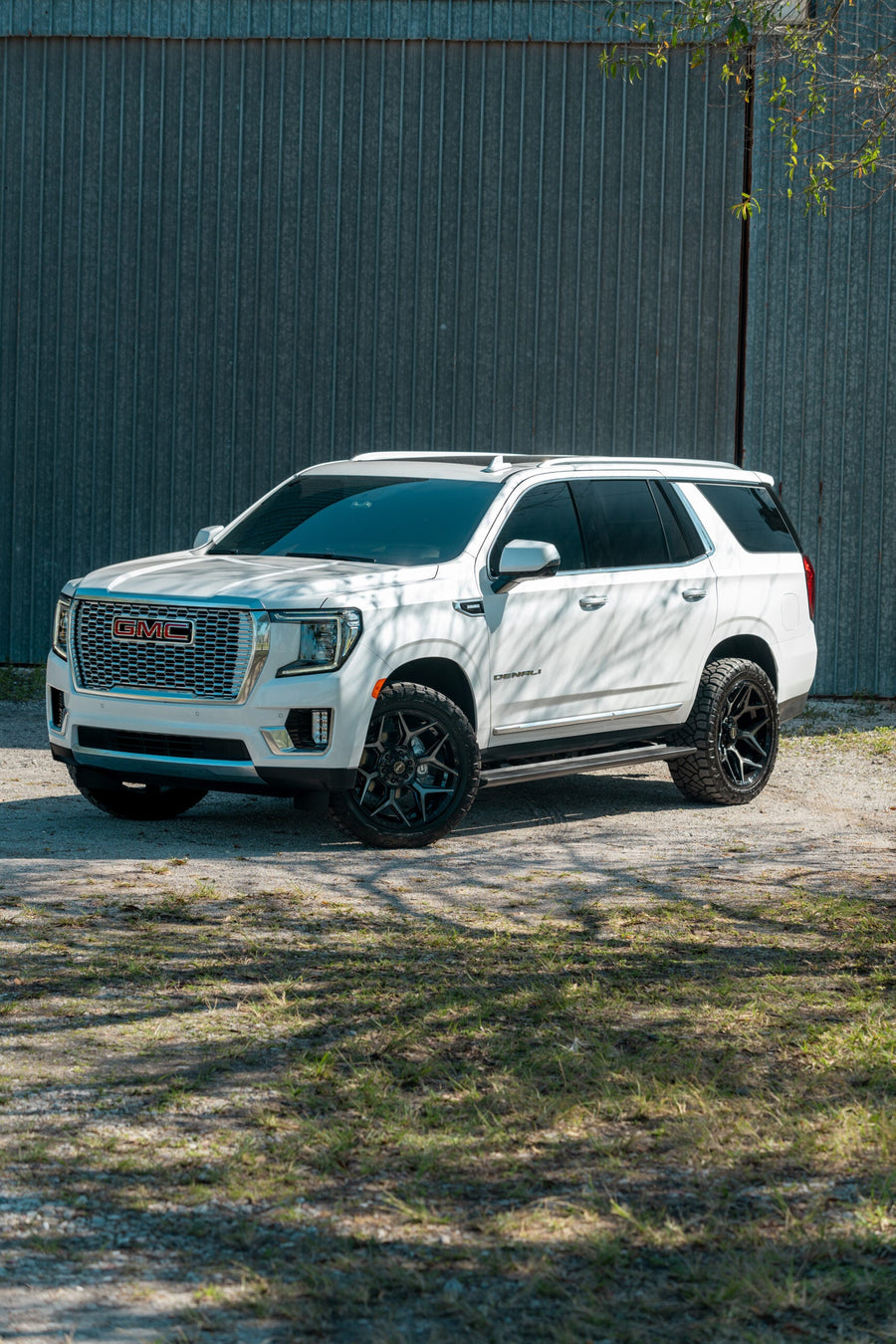 GMC YUKON DENALI 4PLAY WHEELS 4P06 22X10 285_50_22 TIRES NO LIFT