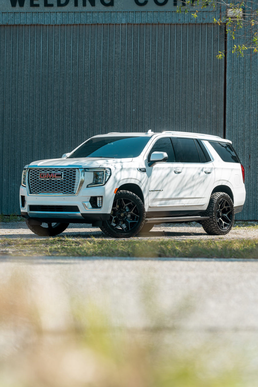 GMC YUKON DENALI 4PLAY WHEELS 4P06 22X10 285_50_22 TIRES NO LIFT
