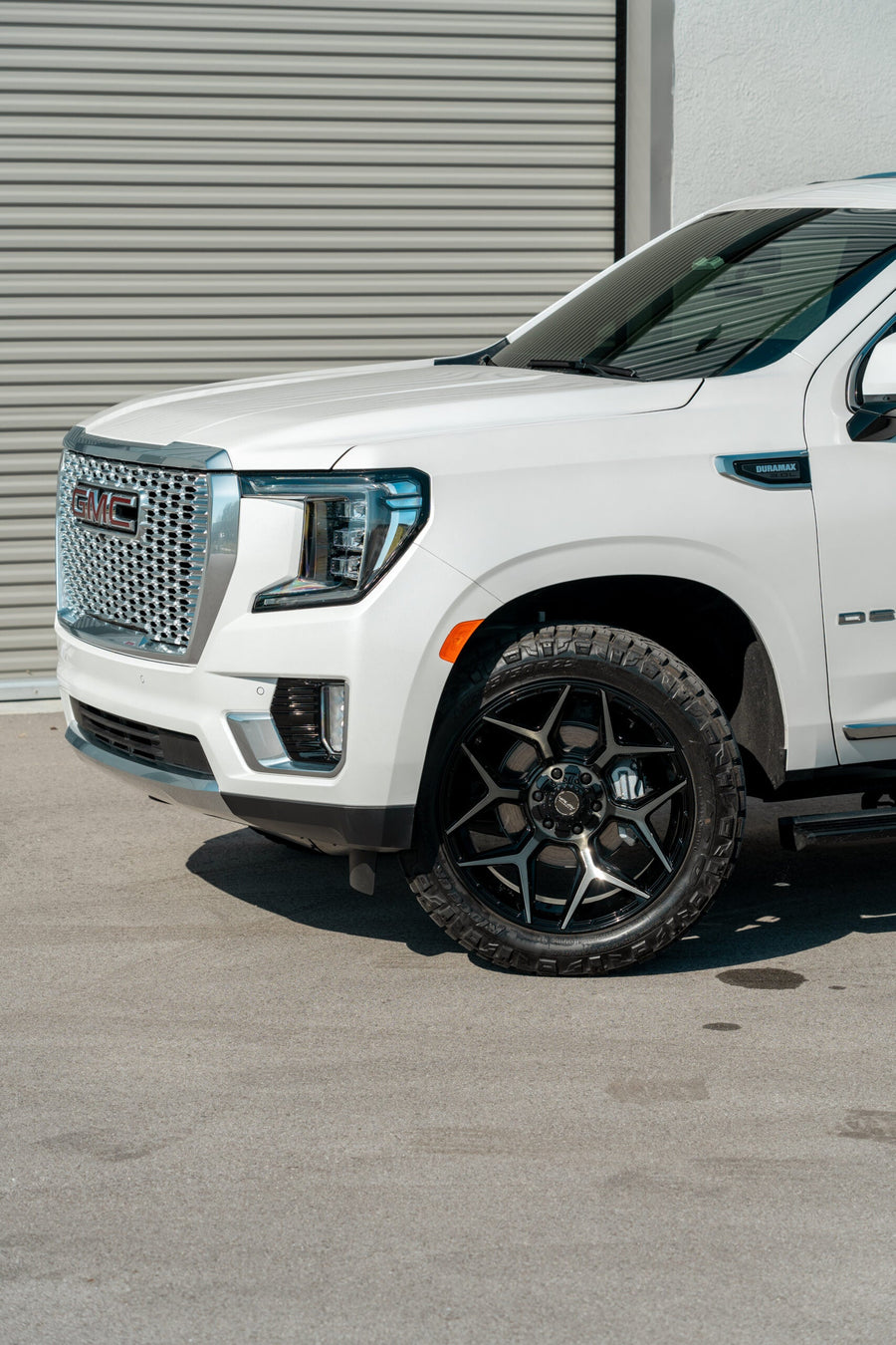 GMC YUKON DENALI 4PLAY WHEELS 4P06 22X10 285_50_22 TIRES NO LIFT