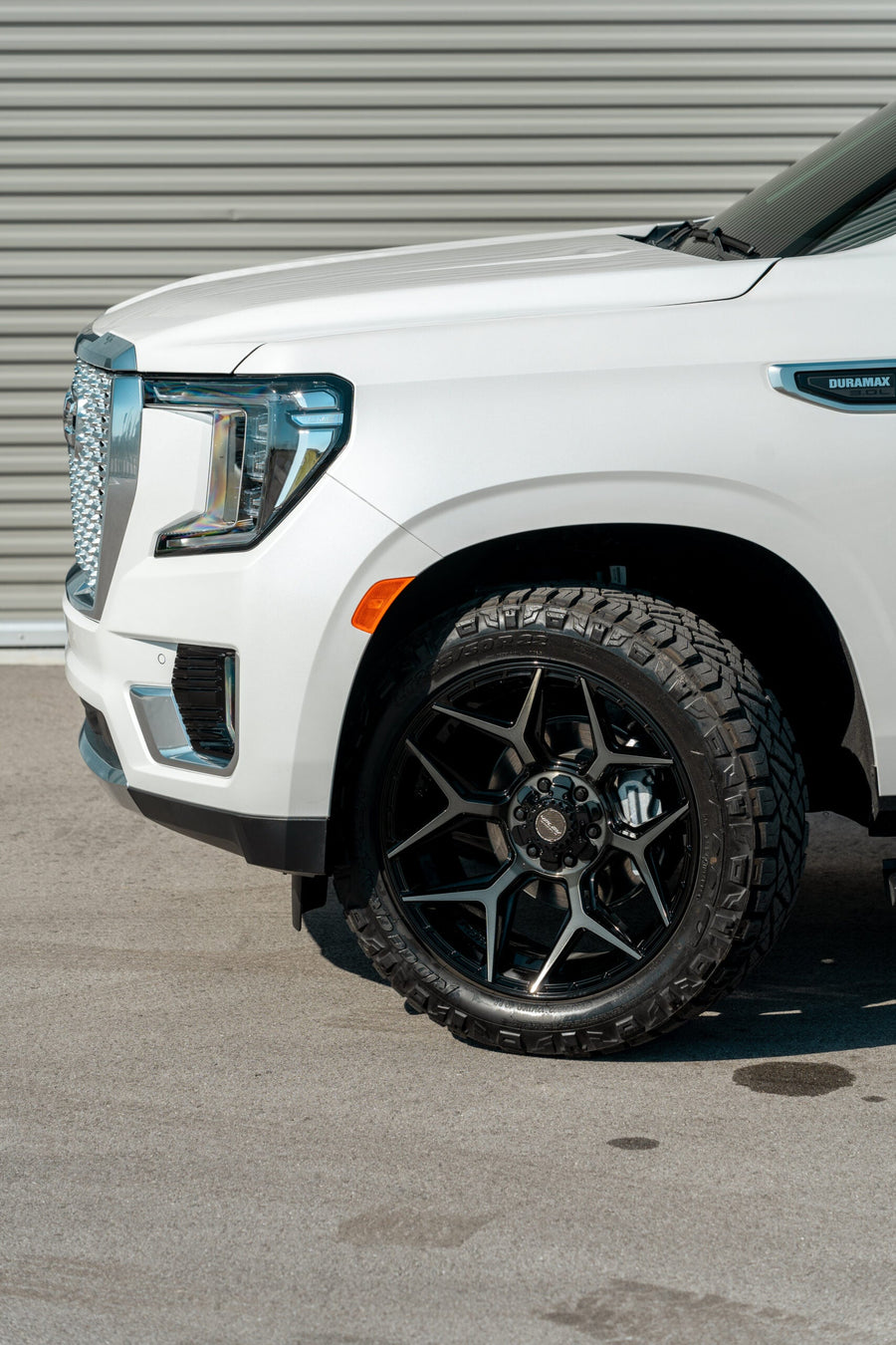 GMC YUKON DENALI 4PLAY WHEELS 4P06 22X10 285_50_22 TIRES NO LIFT