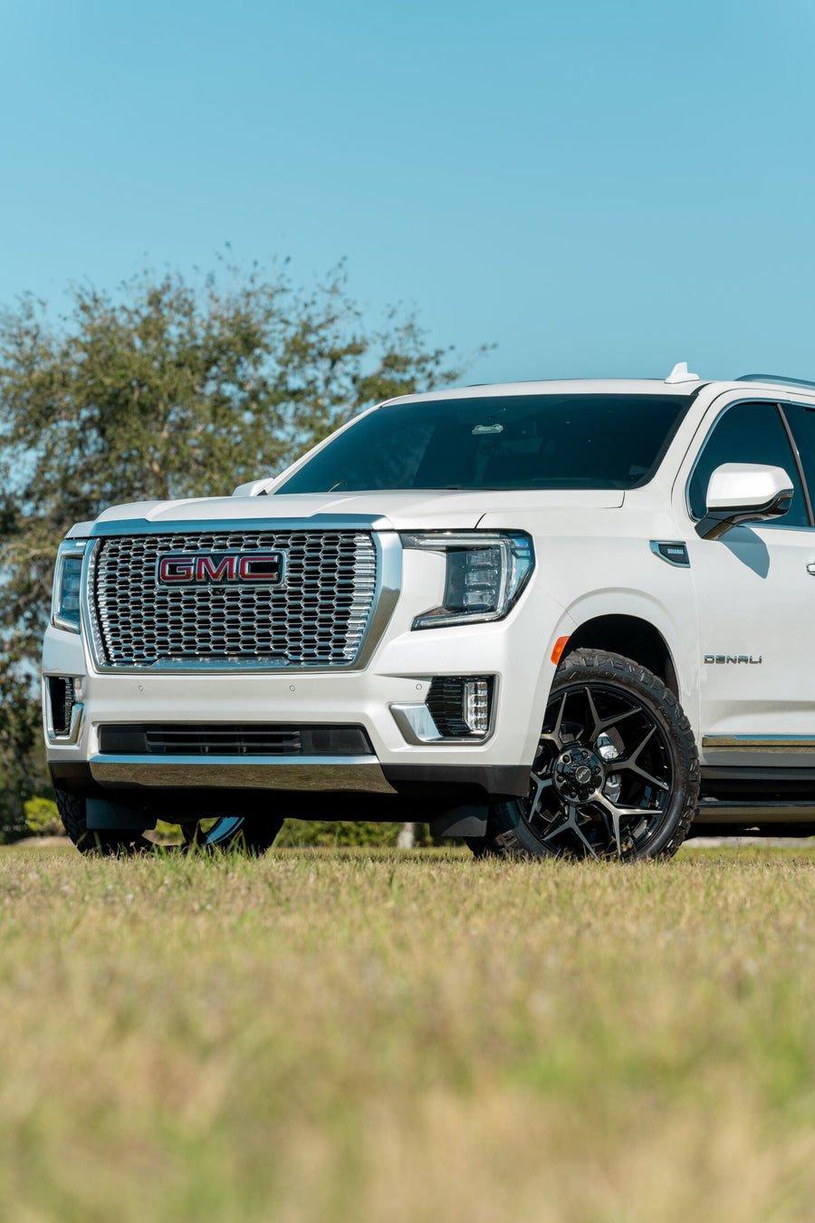 GMC YUKON DENALI 4PLAY WHEELS 4P06 22X10 285_50_22 TIRES NO LIFT