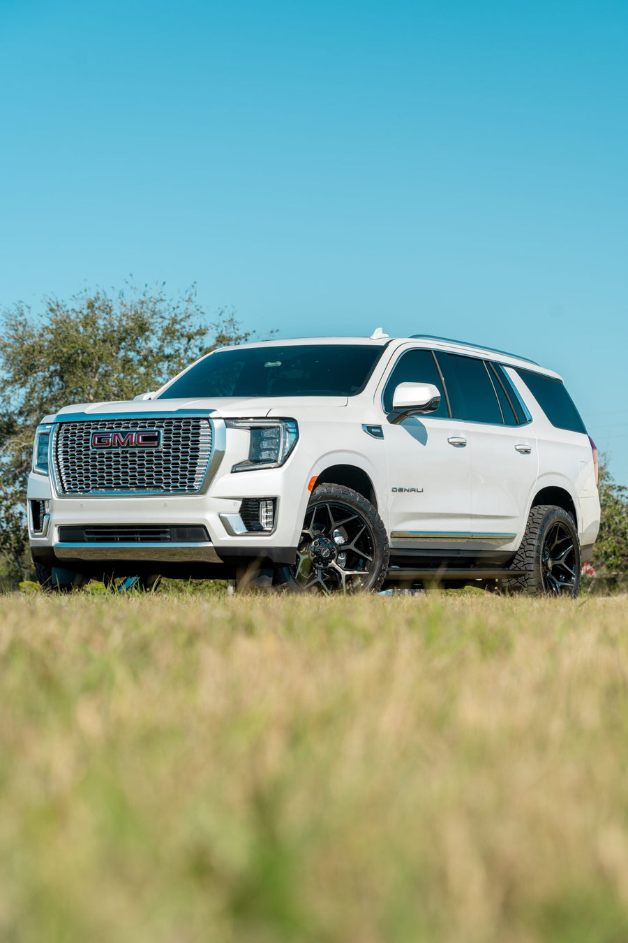 GMC YUKON DENALI 4PLAY WHEELS 4P06 22X10 285_50_22 TIRES NO LIFT